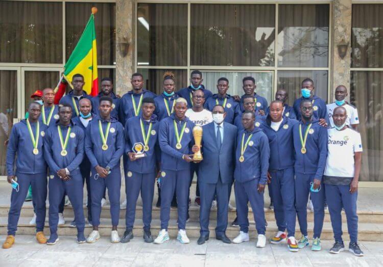 Beach Soccer : Macky Sall offre 10 millions à chaque joueur et au staff technique